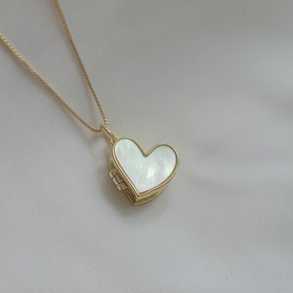 While Pearl Shell Heart Locket Necklace - Picture 2 of 5